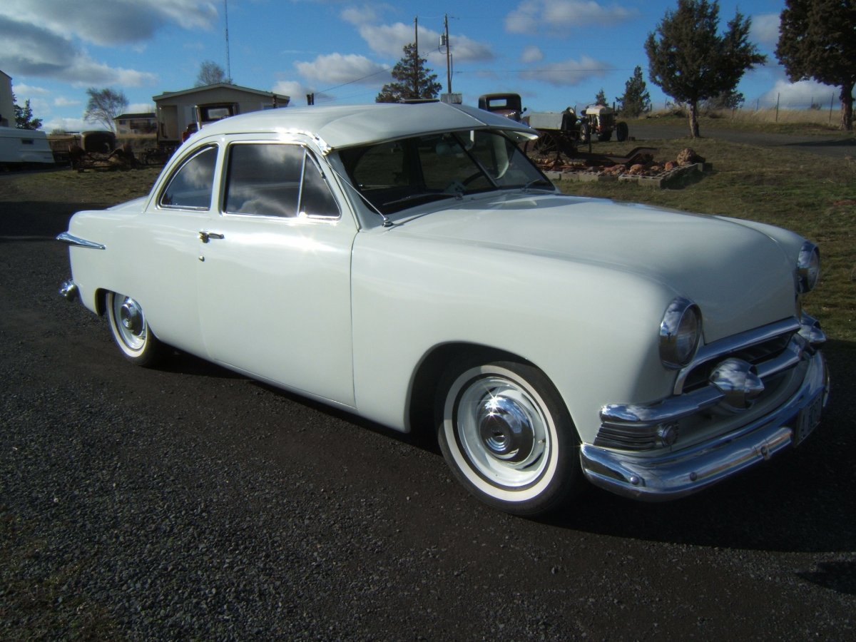1951 Ford Club Coupe 006.jpg