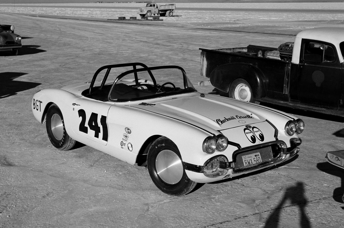 chuchua-1958-chevrolet-corvette-bonneville-1960-staging.jpg
