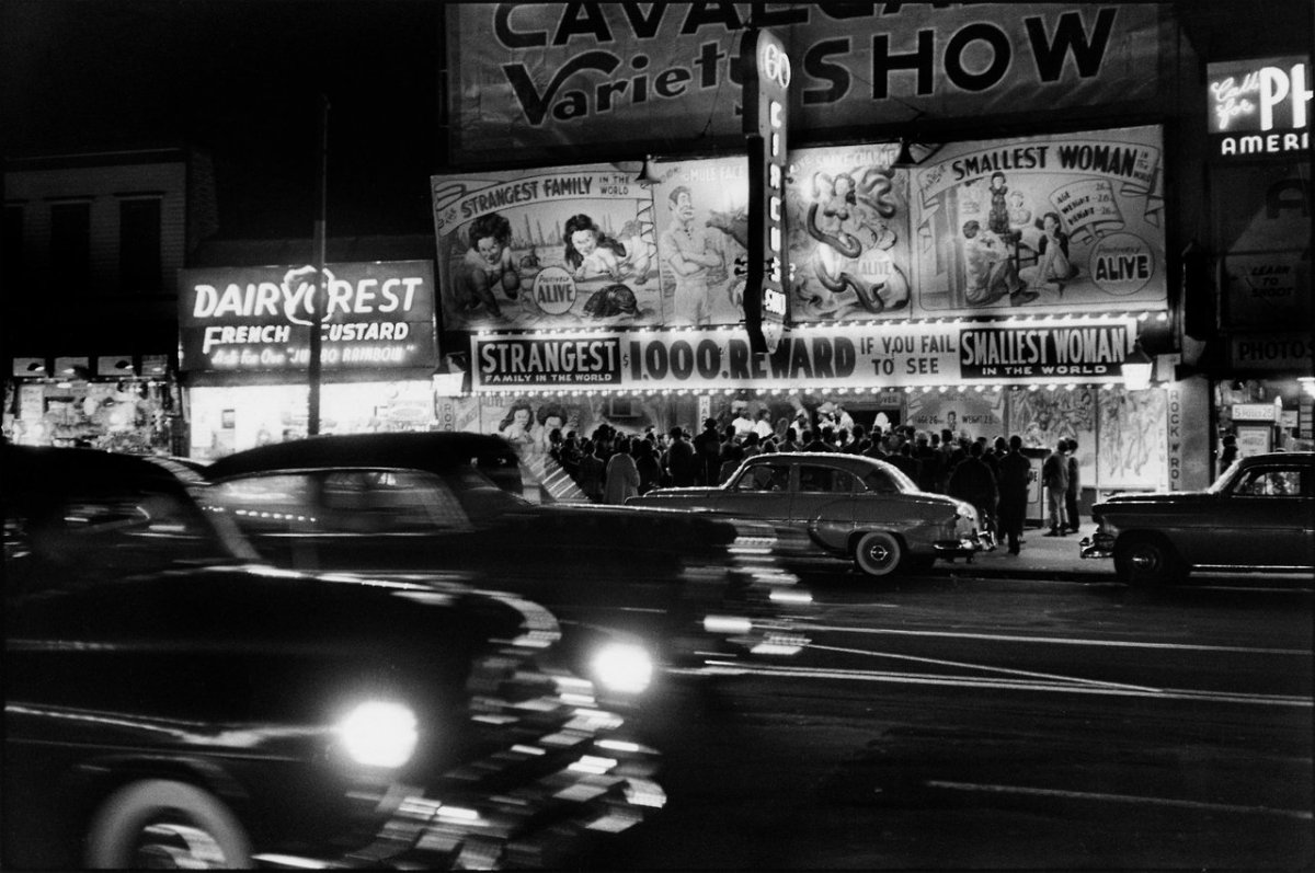 Elliott Erwitt, Coney Island, New York, 1956 .jpg
