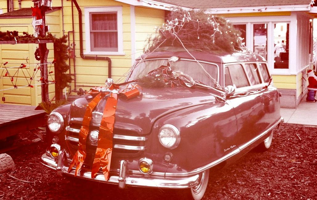 holiday Christmas car 1952 Nash wagon Christmas.jpg