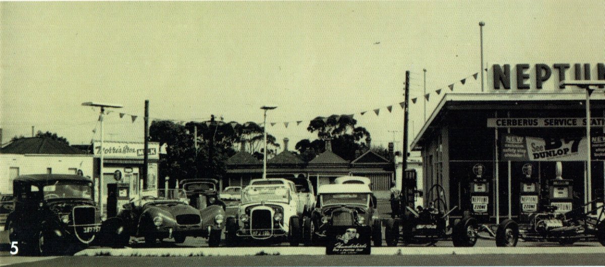 Lineup at the Neptune station.jpg