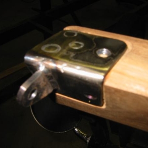 corner bracket set into header.
