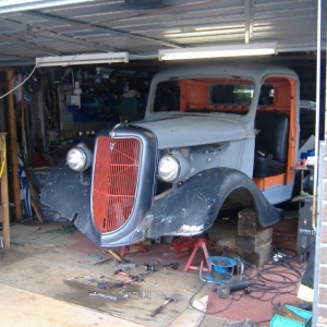 Autum ( Fall ) 2009 England ......Checking the Fit of the  front fenders,  I find it  easyer to repair the fenders bolted on.