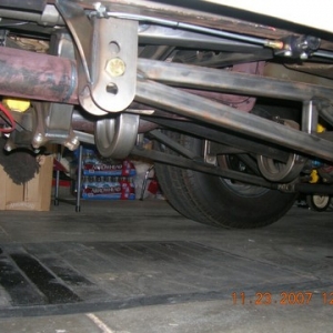Ladder bar setup w/ driveshaft loops.