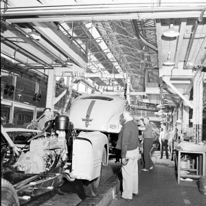 1942, assy line, seems to be early '42 blackout car, note the rear silver streak is not shiny and not even painted black between the higher ribs. and even note the huge optional heavy duty air cleaner, got the same, you could haul 5 litres of shine in it!