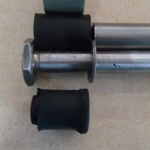 Jag XJ6 LCA fulcrum w old & new bushings 2