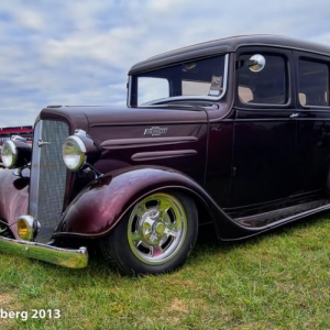 Greenberg's '36 Suburban pic at Pimilico
