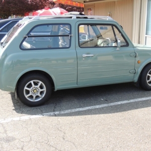 Right hand drive.  Name the car.